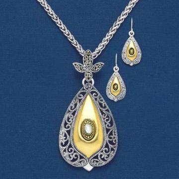 Antique silver plated jewelry set with diamond