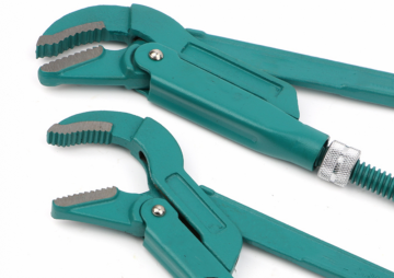 45 degrees Bent Nose Pipe Wrench