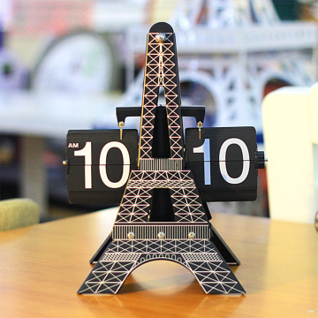 Reloj de diseño de torre Eiffel con tarjetas automáticas