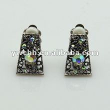 Fashion Alloy Ear Clip Earrings with Rhinestone