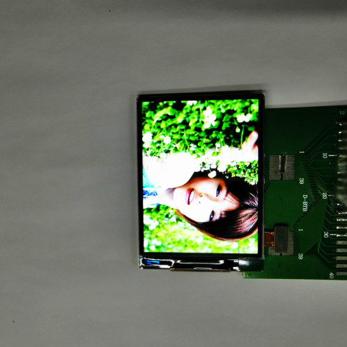 2,4 inç TFT LCD Ekran