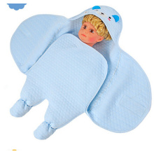 Manta de bebé con estampado de oso bordado