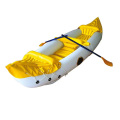 kayak de pesca de plástico con timón