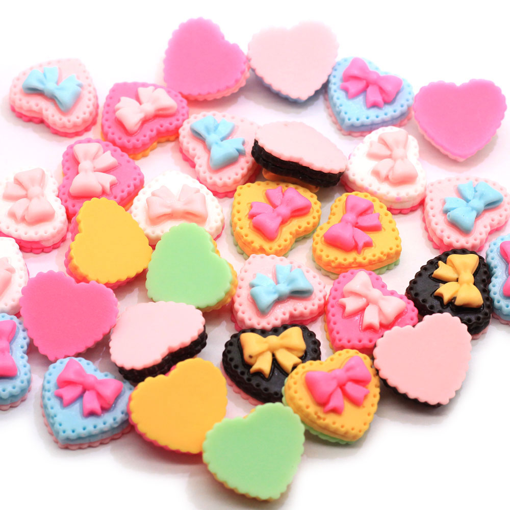 متعدد الألوان الراتنج القلب كعكة الحرفية محاكاة البسكويت الغذاء لتقوم بها بنفسك زخرفة الديكور Kawaii Bowknot الأطفال دمية اللعب