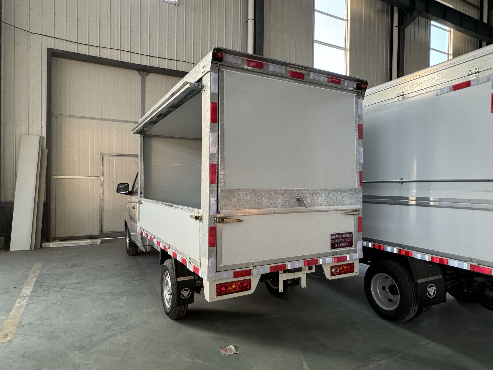 АВТОМОБИЛЬ С РАЗМАХОМ КРЫЛА для современной логистики WINGSPAN VEHICLE for Modern Logistics