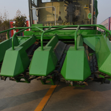combine harvester used in farmer corn combine