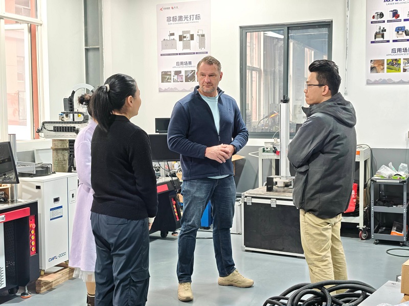 A Belgian client traveled thousands of miles to Chongqing to inspect Chuke Intelligent's laser marking and cleaning equipment
