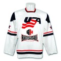 Équipe de hockey sur glace portant des chandails de hockey sur glace avec logo Twill