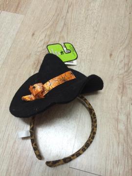 Hair hoop with a small hat