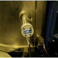 Adjustable focus distance IR pyrometer for metal casting