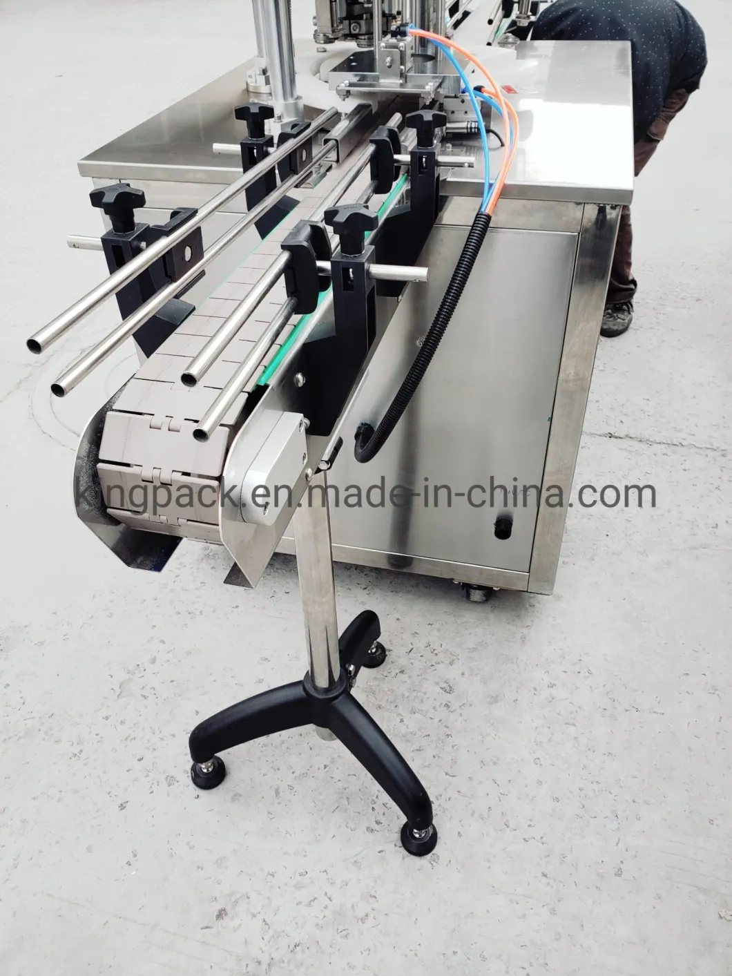 Full Automatic Cans Jar Bottle Rotary Sealing Machine for Tin Cans with Ce