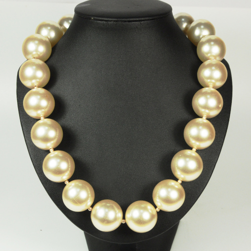 Big Pearl Bead Necklace