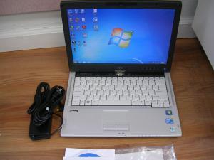 fujitsu lifebook T900 i5 2.67 Ghz 4GB 180SSD 13.3" Swirl screen