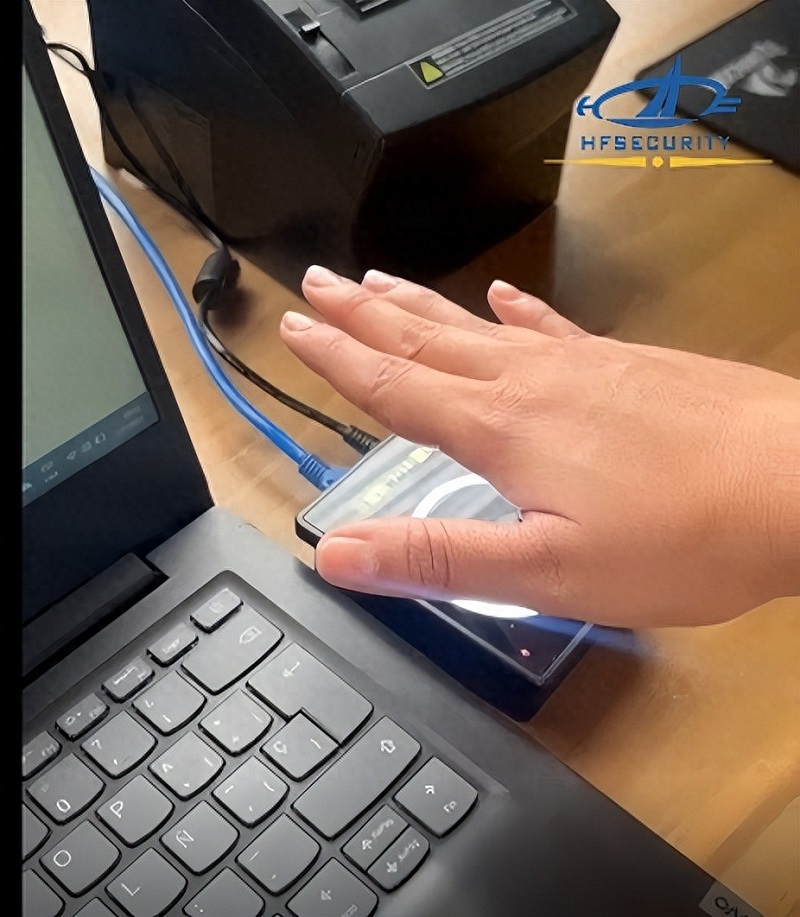 মধ্য এশিয়ার ক্লায়েন্টরা ব্যক্তিগতভাবে যোগাযোগহীন পাম ভেইন পেমেন্ট টার্মিনাল পরীক্ষা করতে HFSecurity-এ যান! Central Asian Clients Visit HFSecurity to Personally Test Contactless Palm Vein Payment Terminals!