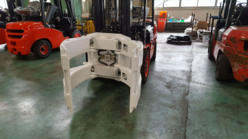 Forklift Attachment Roll Clamp