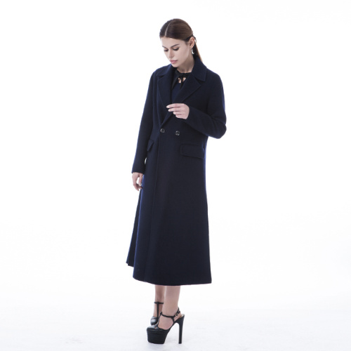 Fashion cashmere overcoat in autumn and winter