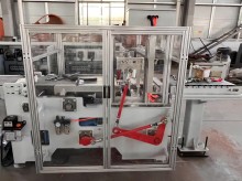 Vertical synchronous cutting machine