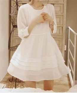 white gril's casual chiffon dress