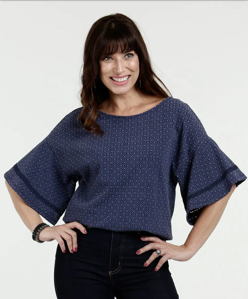 Top a mezza manica con design a camicetta svasata con scollo a O in chiffon