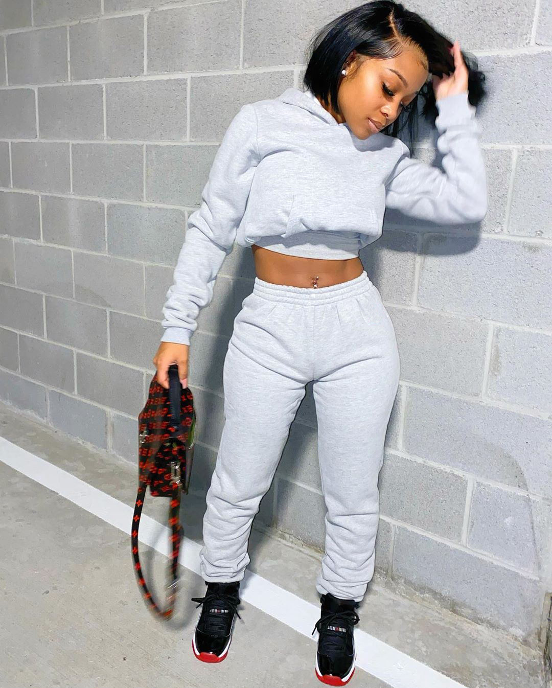 C8051 Wholesale new trendy winter two piece plus size solid color long sleeve crop top hoodie women sweatsuit set