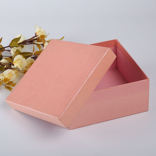 Confezione regalo personalizzata con coperchio quadrato rosa e base