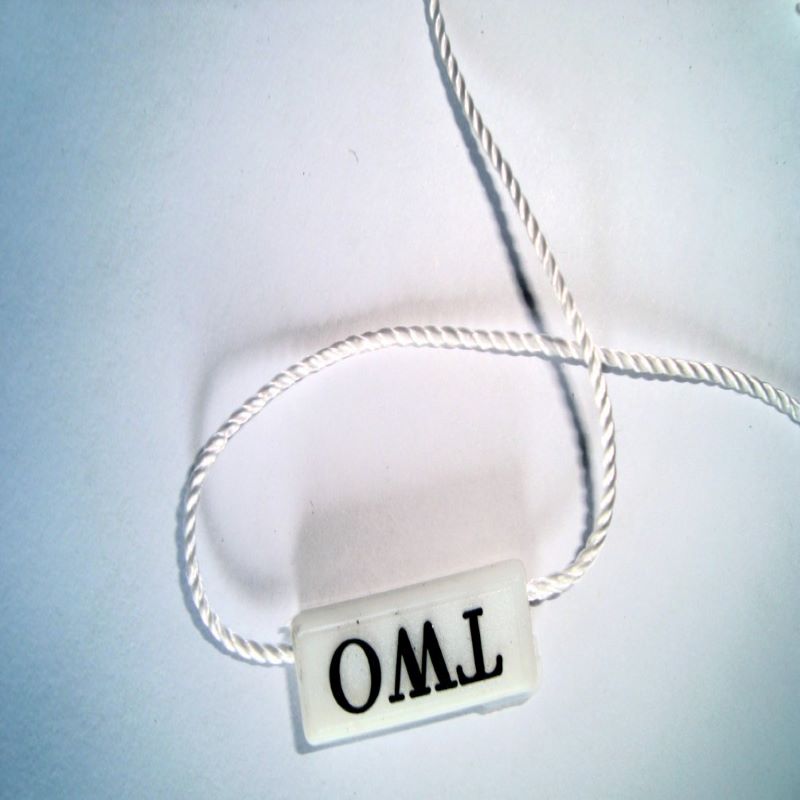 Fashion high clicks apparel tags with string 