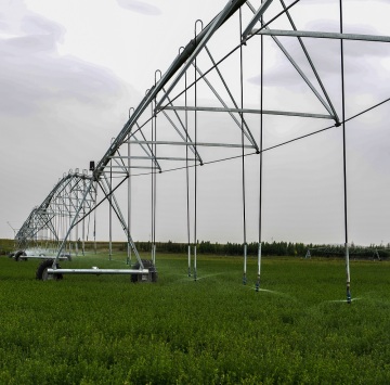 Center pivot irrigation systems for 40 acres