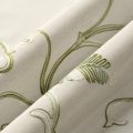 Valência de cortinas bordadas em têxteis para o lar