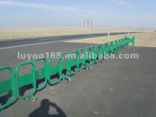 Folding crash barrier