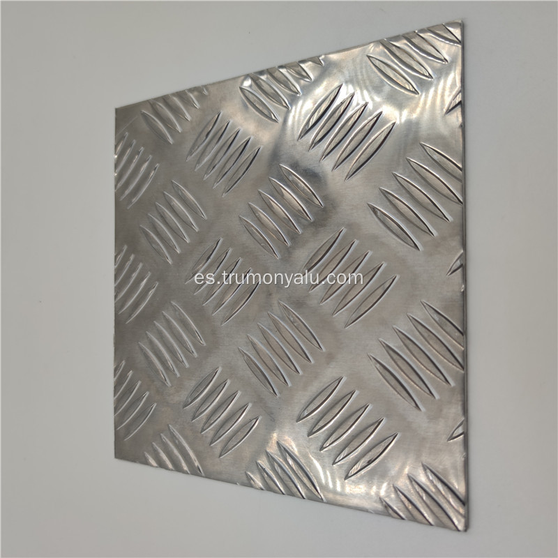 Hoja decorativa de aluminio en relieve