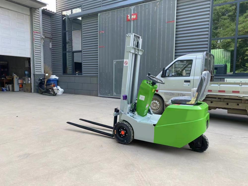 Forklift elektrik tiga-pivot boleh memasuki lif