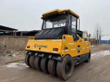 Full Hydraulic Rubber-Tired Road Roller