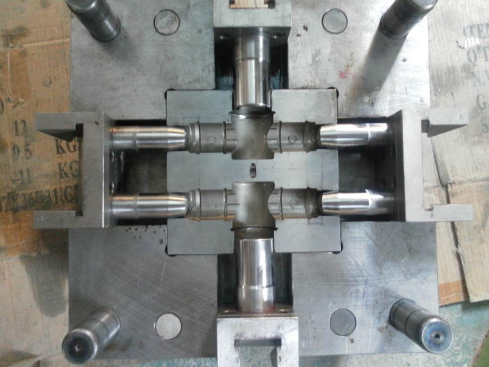 Moule de robinet à tournant sphérique de coude de valve de PVC de haute précision