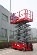 Electric Self-propelled Scissor Lift Load