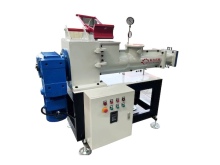 Small experimental vacuum extruder