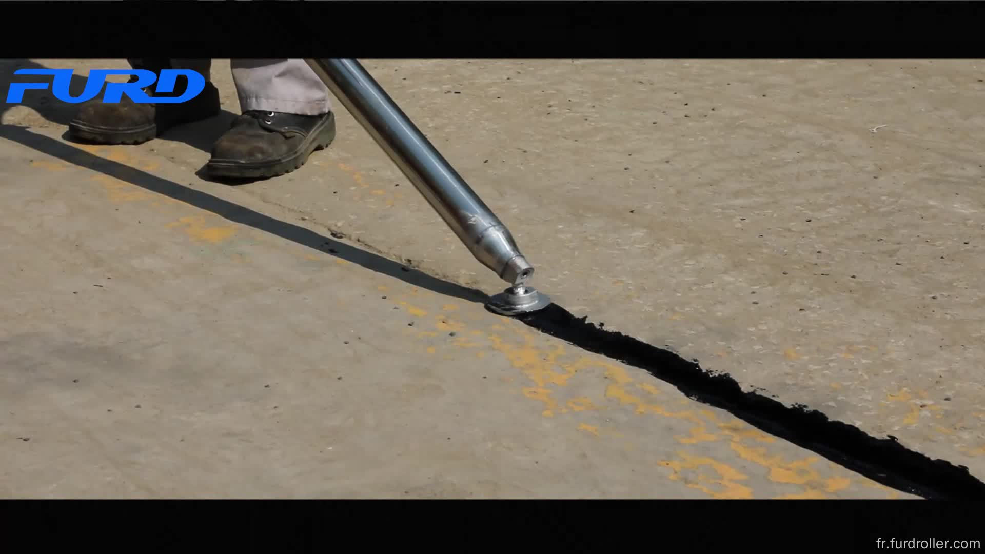 Machine de cachetage de joint de fissure d'asphalte de remplissage de surface routière FGF-100