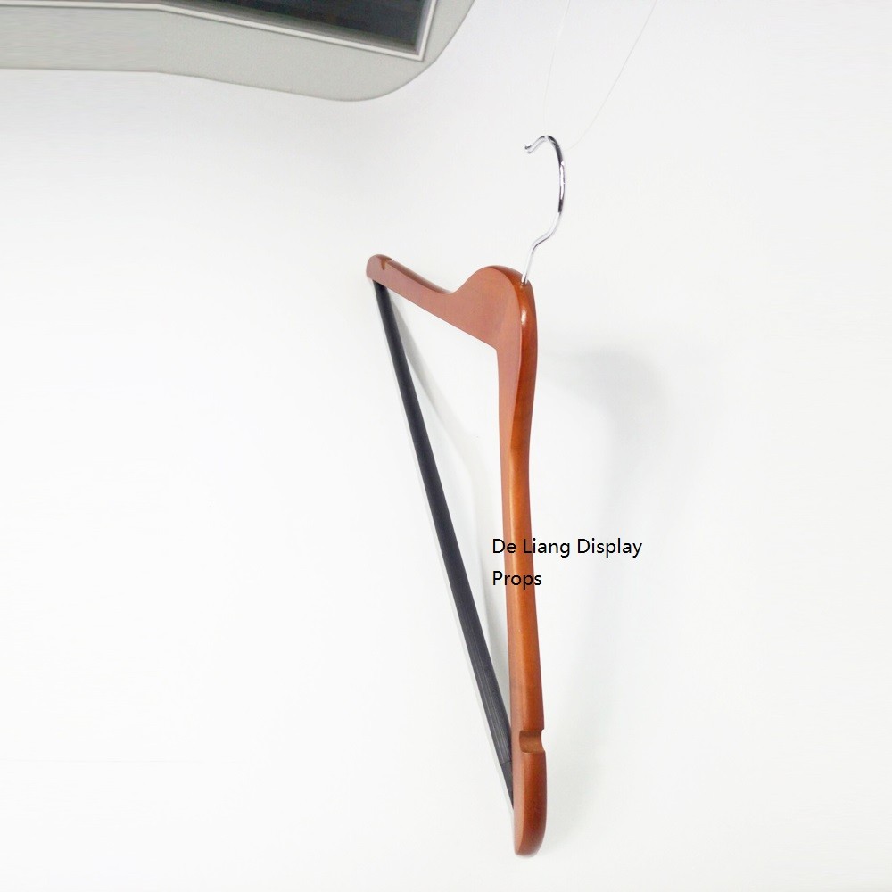 DL939 Hot Cheapest price thin wooden hanger hotel hanger with round bar and rubber strip rubber coating suits hanger with pants