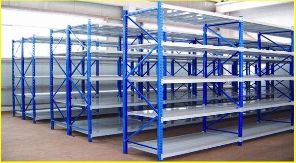 Medium duty bulk storage boltless shelf