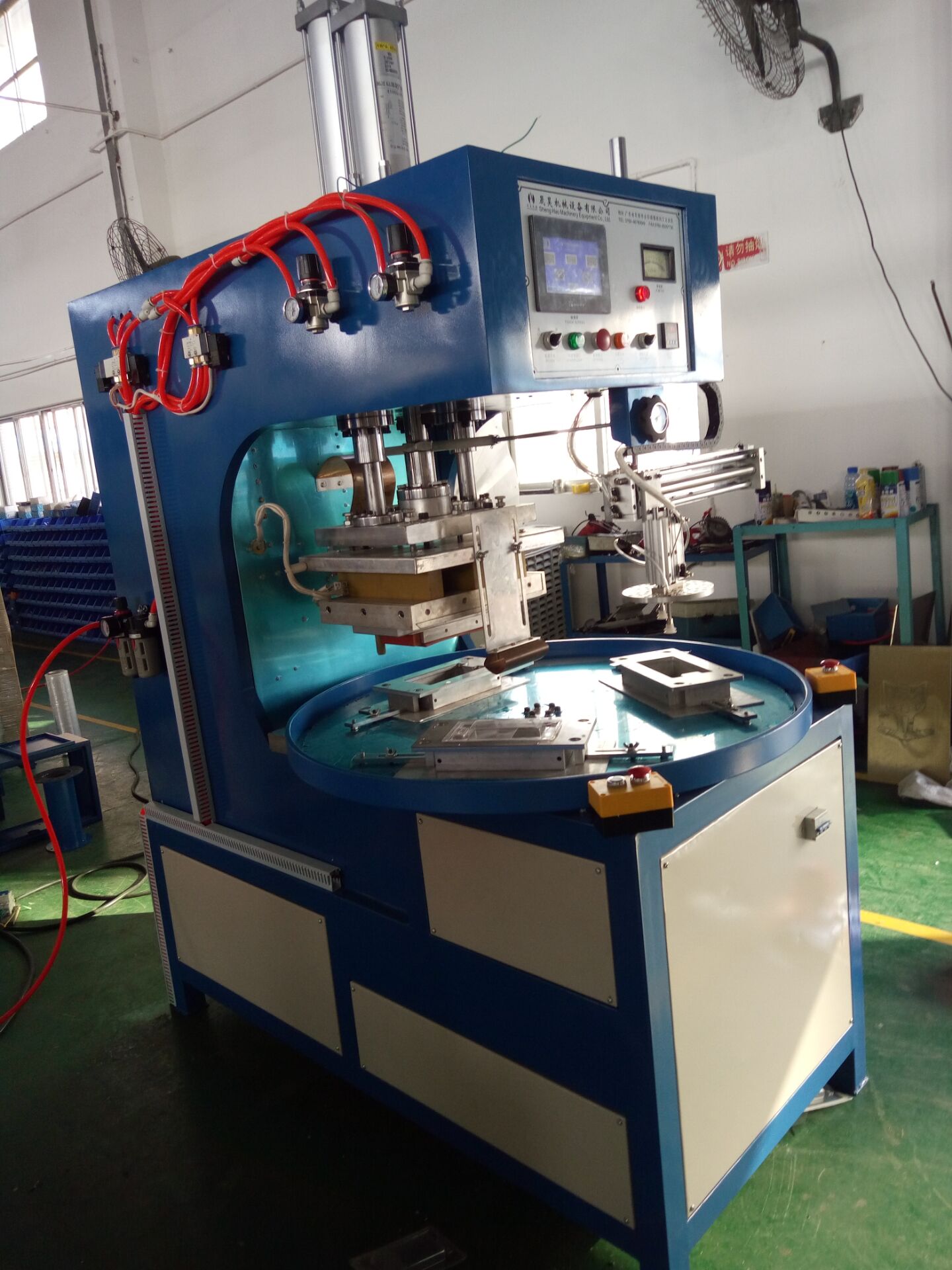 Three working stations high frequency welding machine