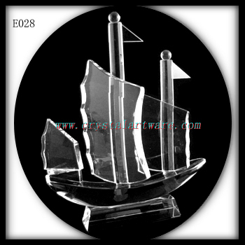crystal model of sailboat E028