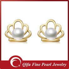 Korean style fancy 9K yellow gold pearl stud earring design