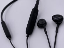 Bluetooth Headphones with Magnetic Connection