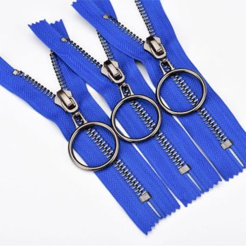 Fashion lubricated metal zippers with O ring