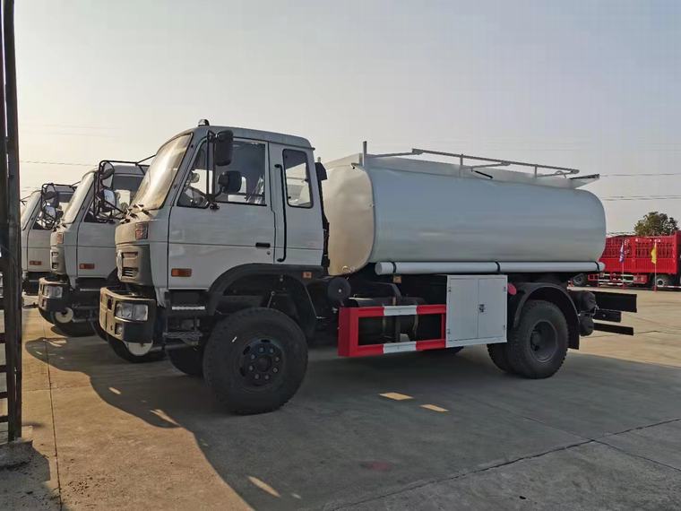 Dongfeng 4x * 4 خزان خزان الوقود شاحنة صهريج