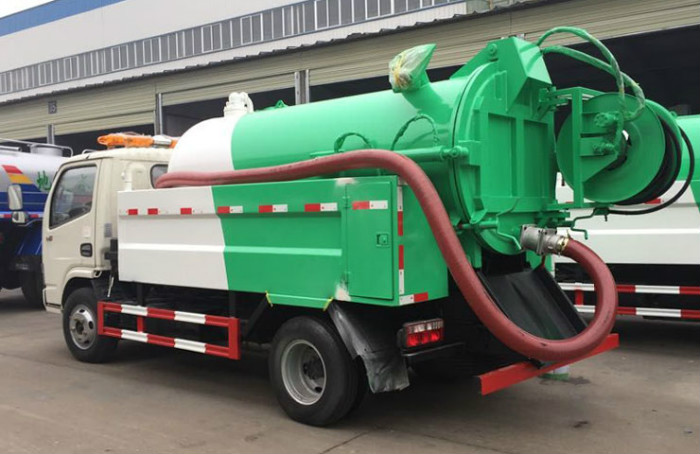 شاحنة ضخ مياه الصرف الصحي ذات الضغط العالي 4-6CBM
