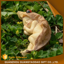 Eco-Friendly lying sincere baby with beetle in sleaves angel statue resin figurine