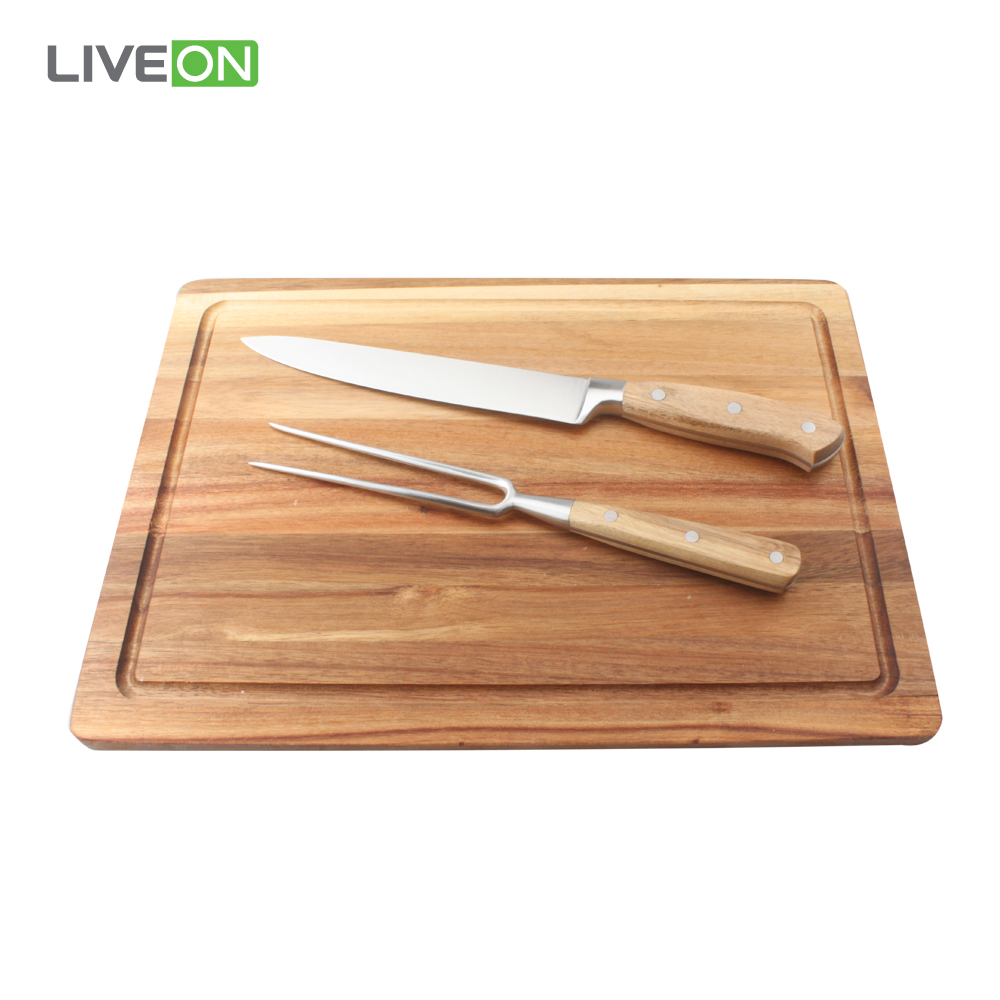 Tagliere e set di coltelli in legno di acacia