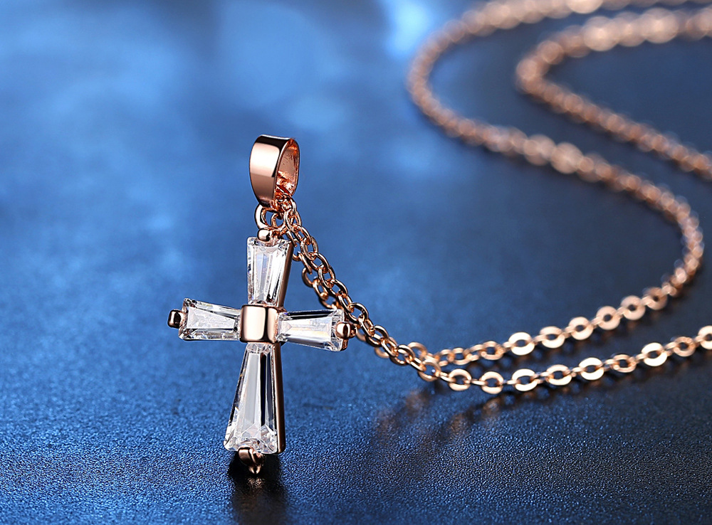 Fashion flash diamond cross pendant necklace female short clavicle chain minimalist jewelry