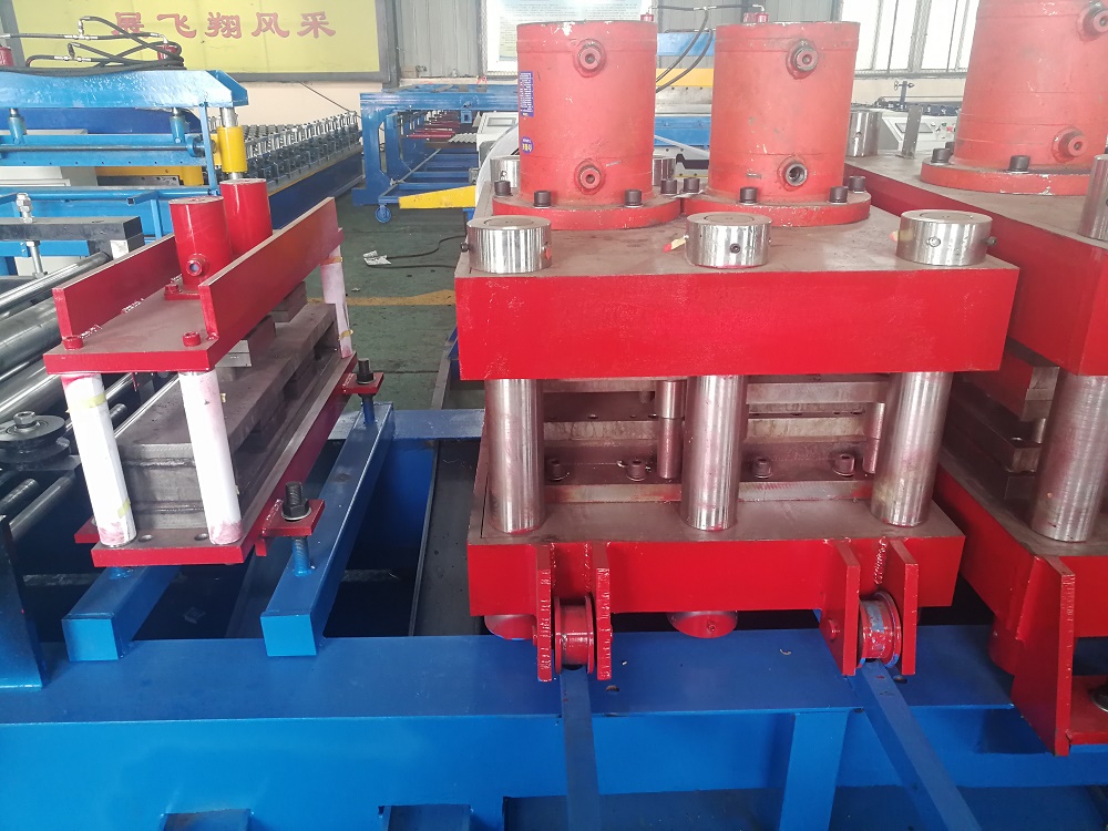 Guardrail roll forming machine, guardrail crash barrier forming machine