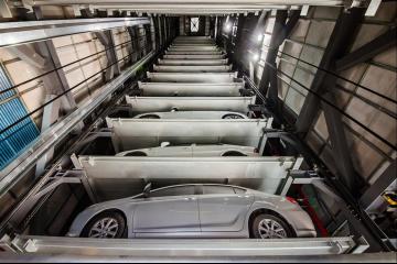 Pallet type vertical lifting tower parking system